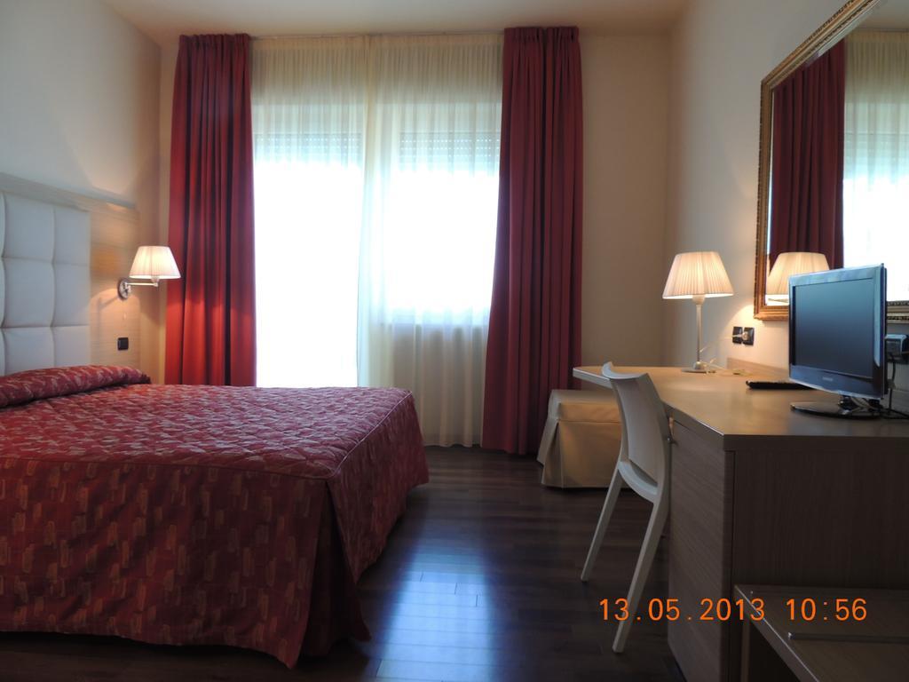 Hotel Gasparina Castelnuovo del Garda Zimmer foto